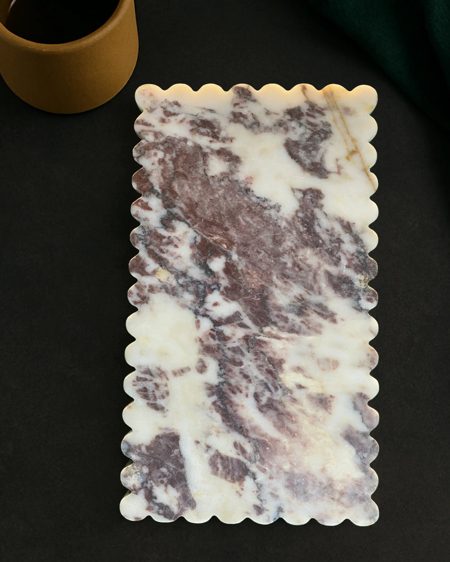 “Red and white marble tray with scalloped edges — Mozeeko Home Gifts front view.”